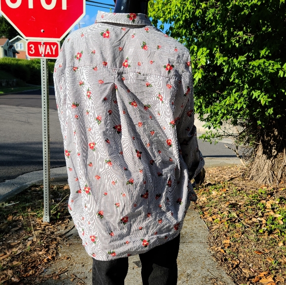 Old Navy Flower Stripe Classic Button Up - Picture 8 of 10